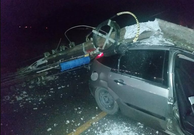 Bêbado é preso após bater carro em poste e abandonar filhos de 2 e 5 anos no local