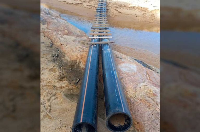 Malacabados roubam tubulação de esgoto para fazer “ponte” no Estaleiro