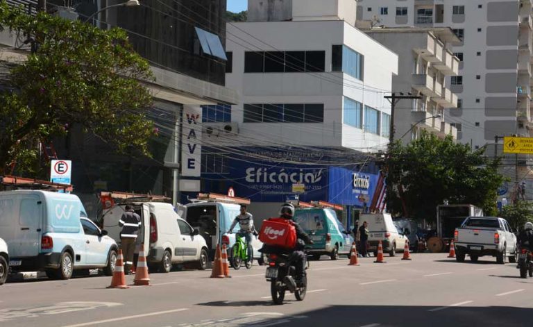 Fogo em poste deixa milhares sem internet e mobiliza operadoras