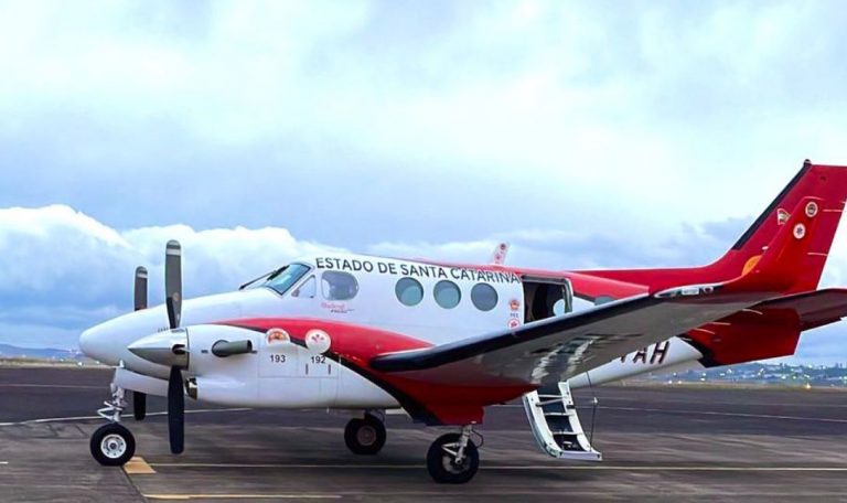 Mesmo com irregularidades no uso, Governo de SC aditiva contrato de avião em R$ 1,8 milhão