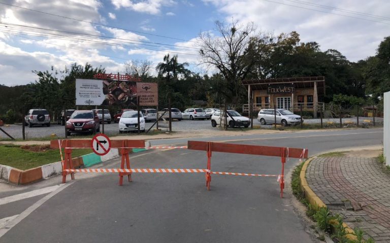 Rua Henrique Coppi tem alteração de sentido no Centro de Camboriú