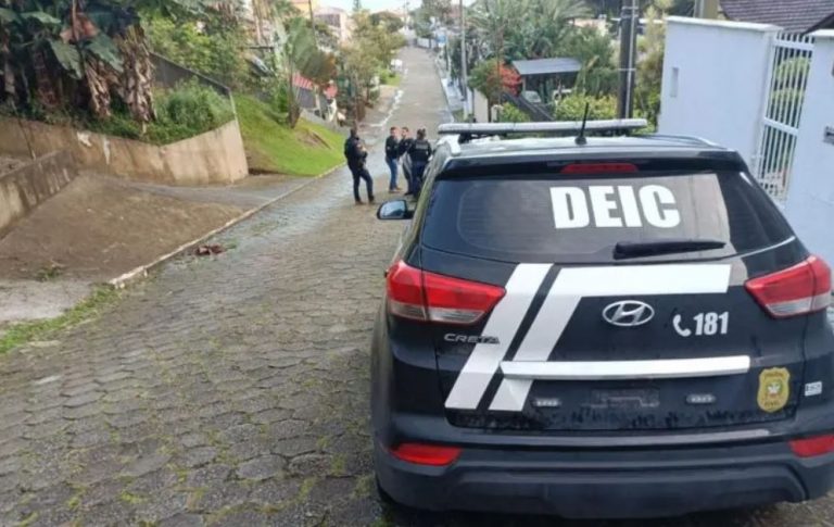 Investigado por nazismo e racismo é alvo de buscas da polícia