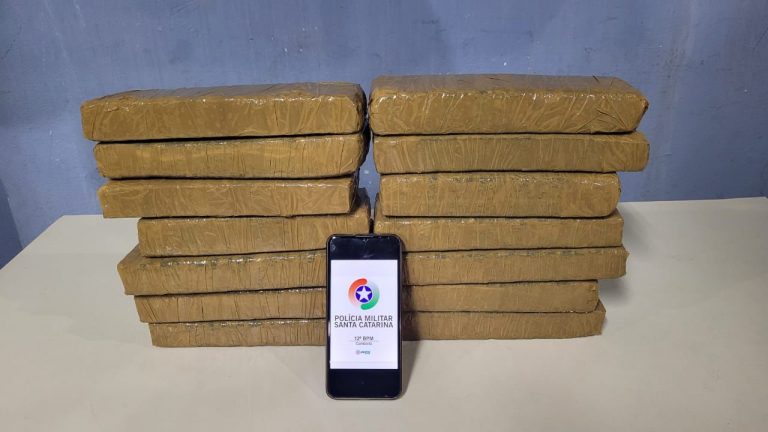 Mulher é presa com 11kg de maconha no Centro de Camboriú