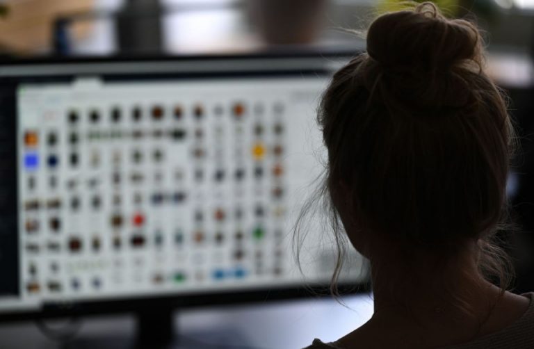 Adolescente é mantida em cárcere por 6 meses por homem que conheceu na internet