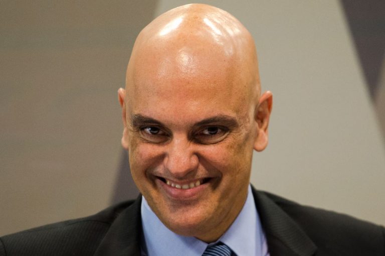 Alexandre de Moraes nega pedido de investigação e acusa campanha de Bolsonaro de crime