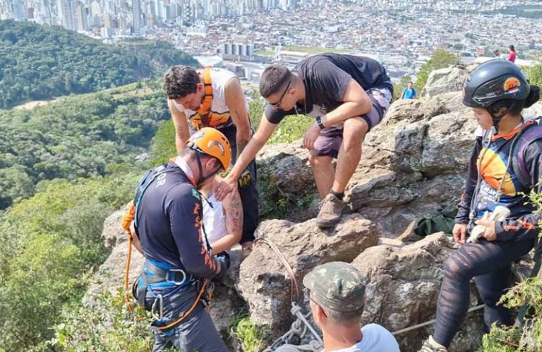 Fim de Semana: Dois trilheiros acidentados precisaram de resgate no Morro da Teta