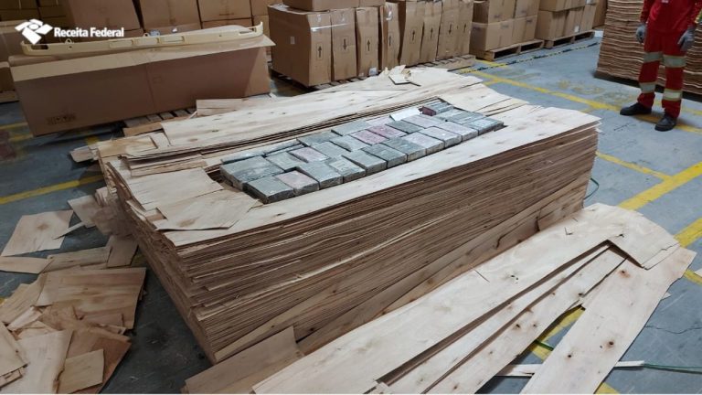 Quase 300 kg de cocaína com destino à Espanha são apreendidos no Porto de Itajaí