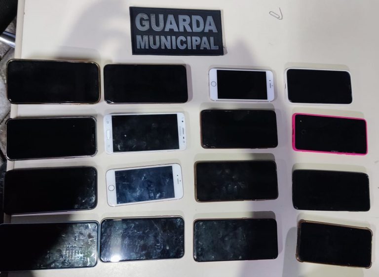 Trio é preso pela GM com 16 celulares furtados em show