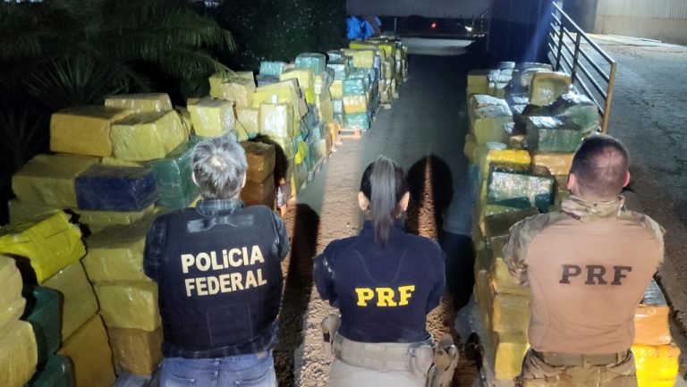 PRF e PF apreendem quase 18 toneladas de maconha na BR-101