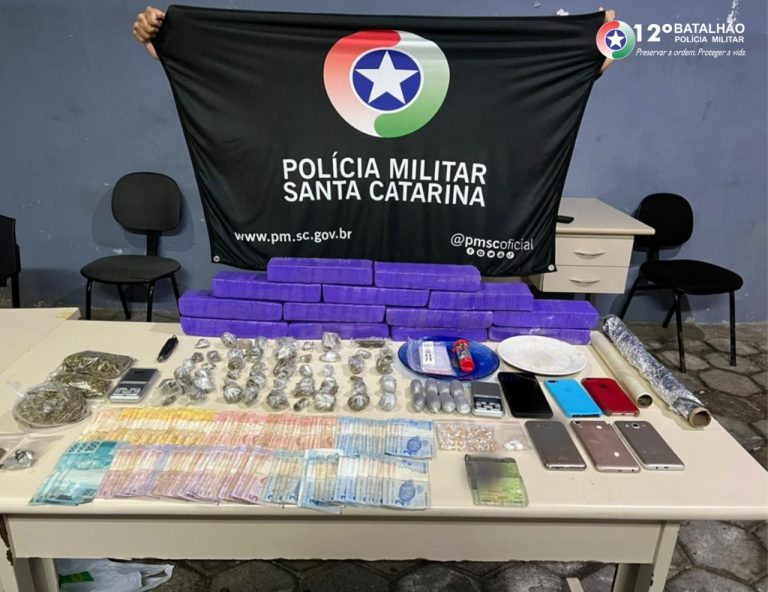 Homens são presos por tráfico na Barra