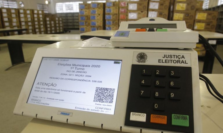 Ministra do TSE suspende 164 direitos de resposta de Lula em programas de Bolsonaro