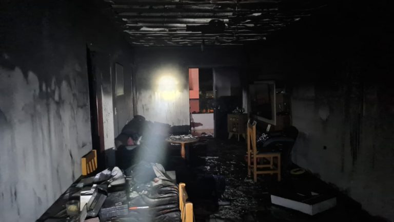 Família acorda com apartamento pegando fogo em Camboriú