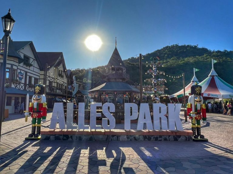 Natal com muita neve é no Alles Park em Pomerode