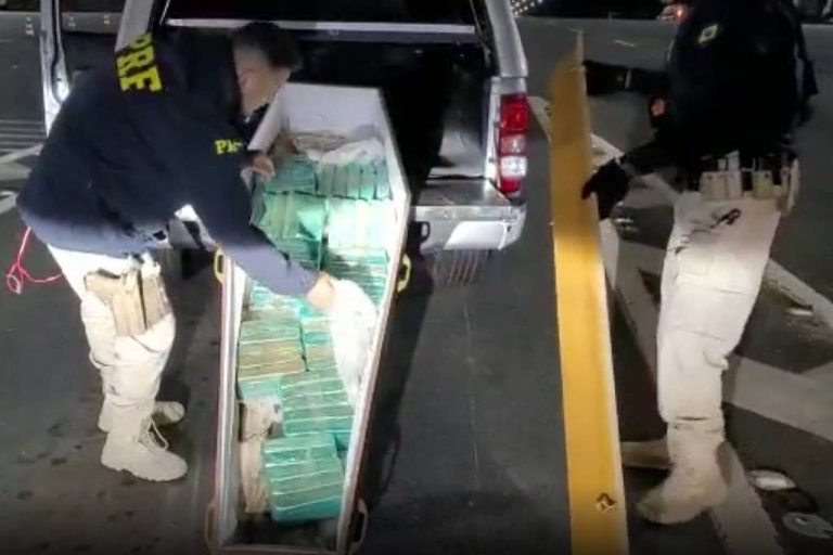 PRF encontra 50kg de crack escondidos dentro de caixão