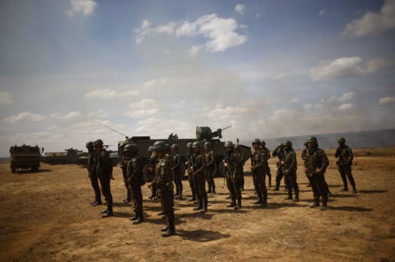 CORREÇÃO: Comandante do exército reúne generais em reunião de emergência