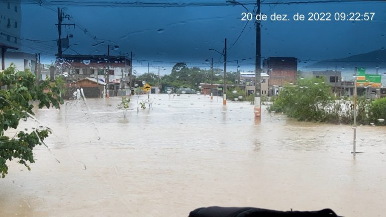 Confira as imagens dos alagamentos em Camboriú