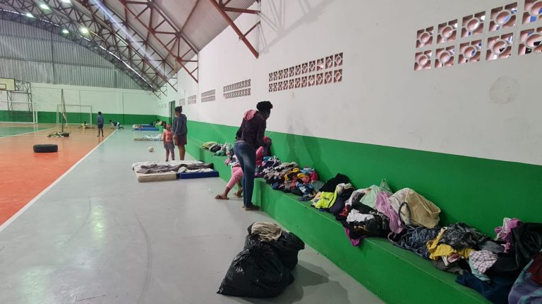 Camboriú recebe doações para ajudar famílias atingidas pela chuva