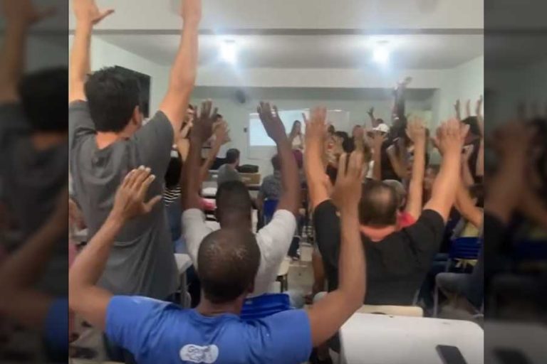 Em Audiência Pública, moradores votam contra loteamento no Santa Regina