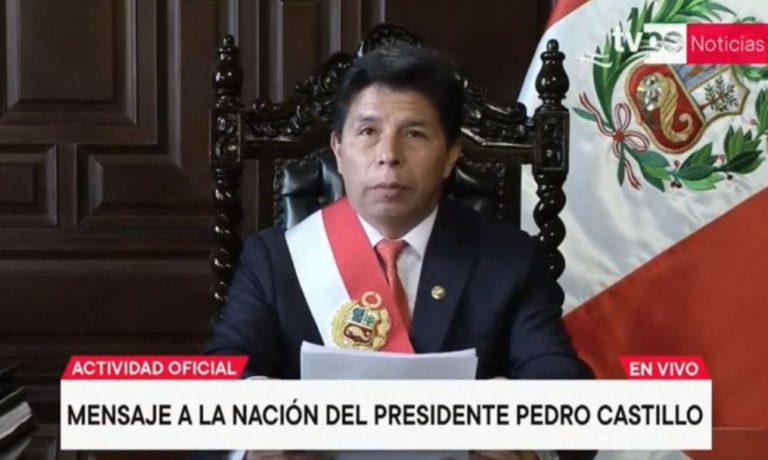 Presidente do Peru tenta golpe de Estado, mas é derrubado do poder pelo Congresso