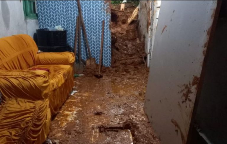 Primas morrem soterradas em deslizamento em Camboriú