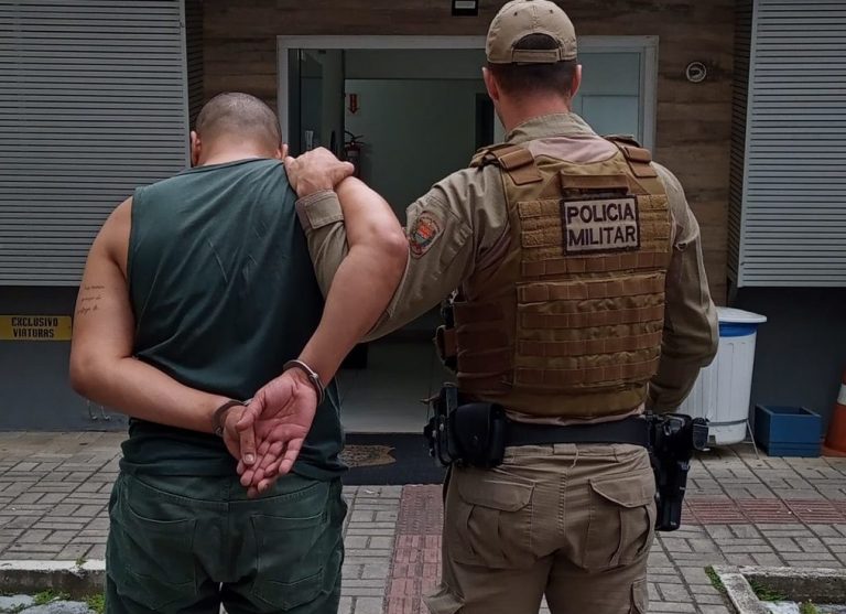 Falso policial é preso após suspeitas de golpe em Itapema