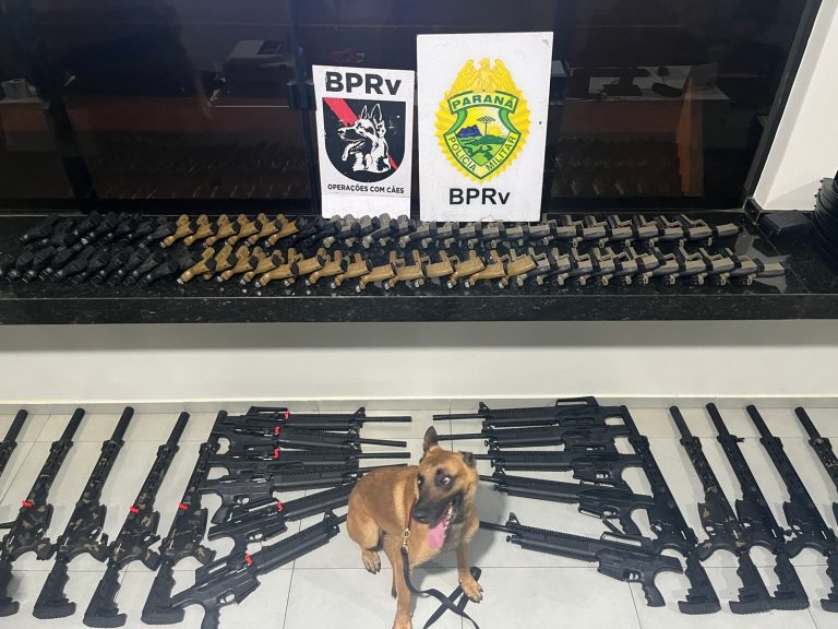 Polícia Militar Rodoviária faz apreensão histórica de armas no Paraná
