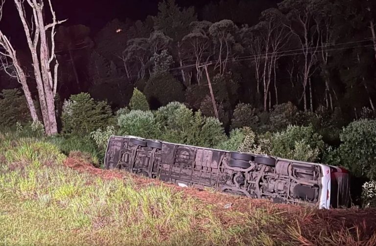 Acidente com ônibus da Catarinense deixa pelo menos sete mortos no Paraná