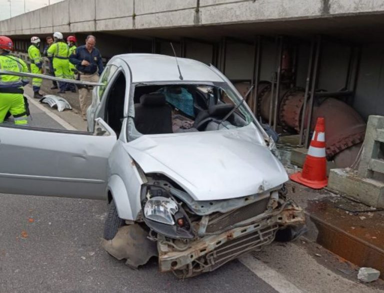 Acidente joga motorista ponte abaixo em Balneário Camboriú