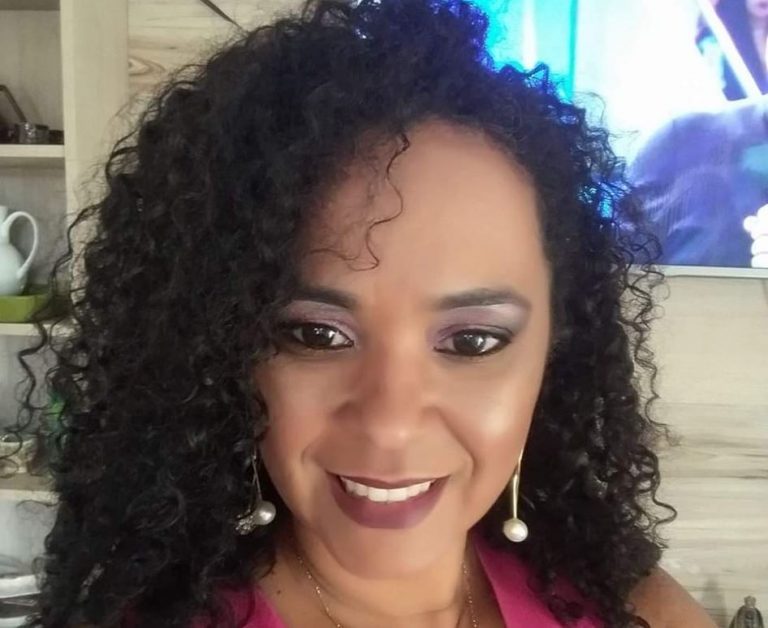 Professora de 46 anos é encontrada morta em casa