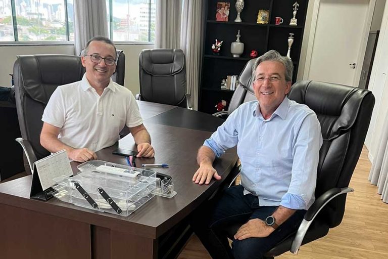 David La Barrica assume presidência da Câmara BC