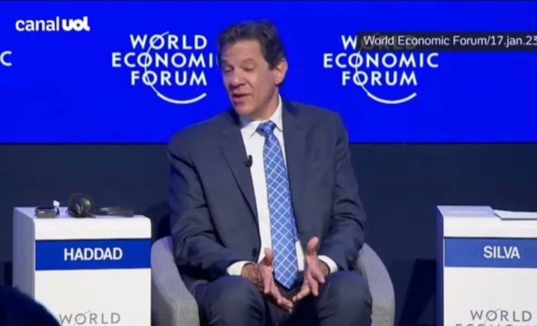 Ministro da economia defende boicote de produtos de empresas de ideologia diferente da sua