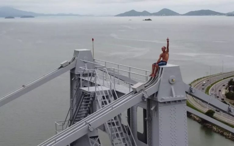 VÍDEO – Homem sobe na ponte Hercílio Luz em Florianópolis