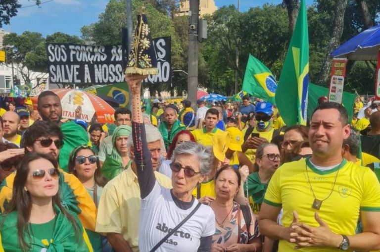 Cássia Kiss é demitida da TV Globo após posicionamentos políticos