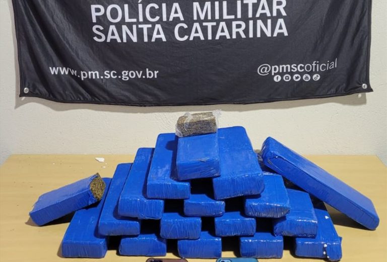 Dupla é presa com 10kg de maconha em Camboriú
