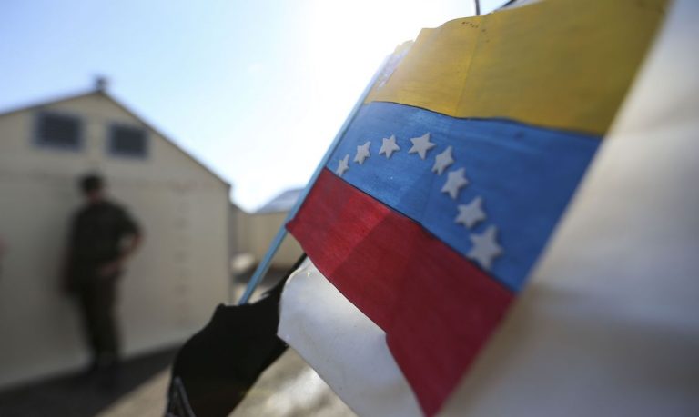 Venezuela determina captura de membros da oposição