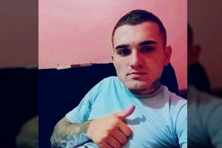 Jovem de 22 anos é morto com 20 facadas pela ex-namorada
