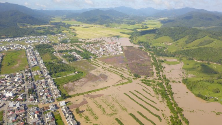 Chuva volta a castigar o interior de Camboriú
