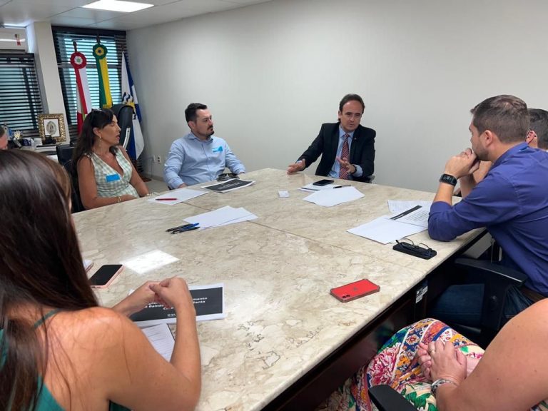 Comitiva participa de reunião com técnicos do IMA para debater balneabilidade
