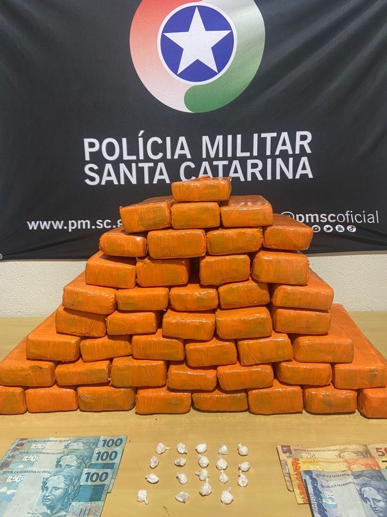 PM prende duas pessoas e apreende mais de 28 kgs de maconha