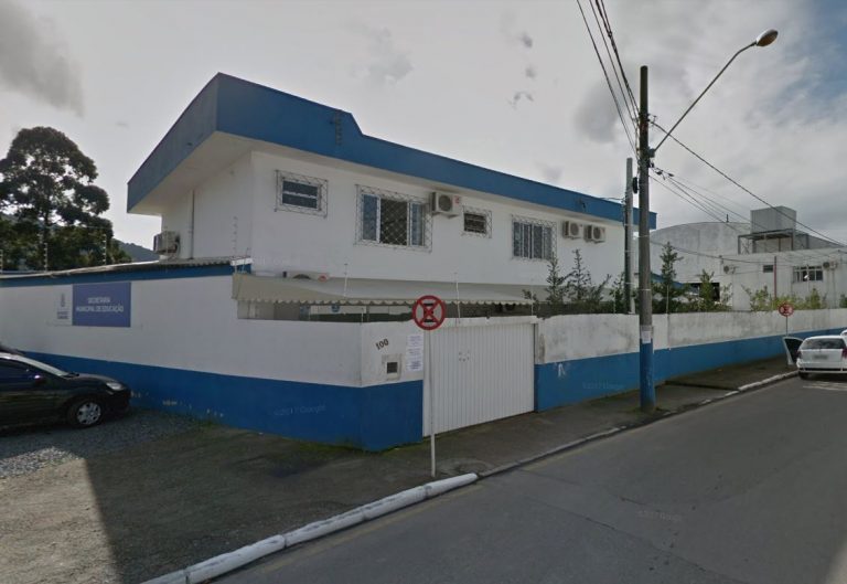 Ano letivo começa sem uniformes novos em Balneário Camboriú