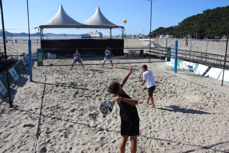 Catarinense de Beach Tennis segue até domingo