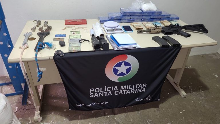 Operação da PM descobre laboratório de drogas em condomínio de Camboriú