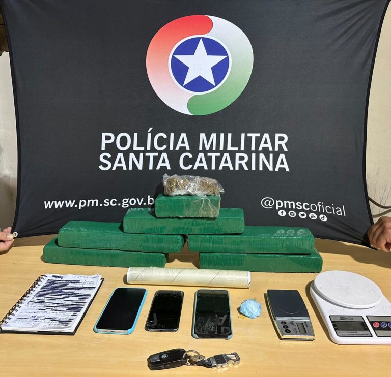 PM prende dupla por tráfico de drogas e apreende 6 kg de maconha