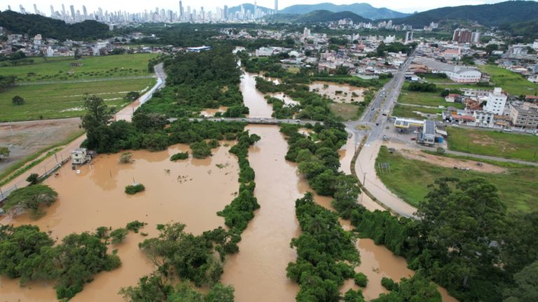 Camboriú recolhe doações para pessoas atingidas pela enchente