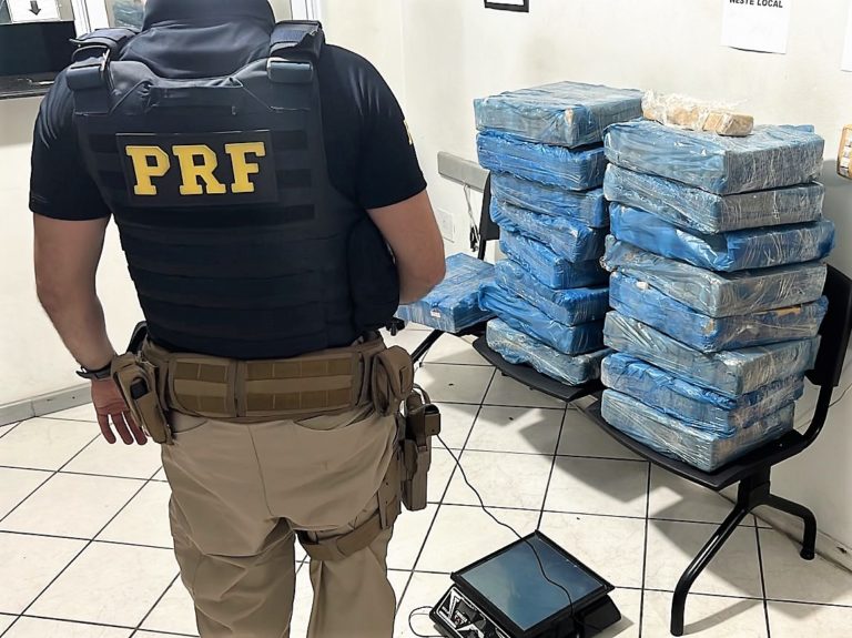 Após perseguição, homem sem CNH é preso pela PRF com 137 quilos de maconha