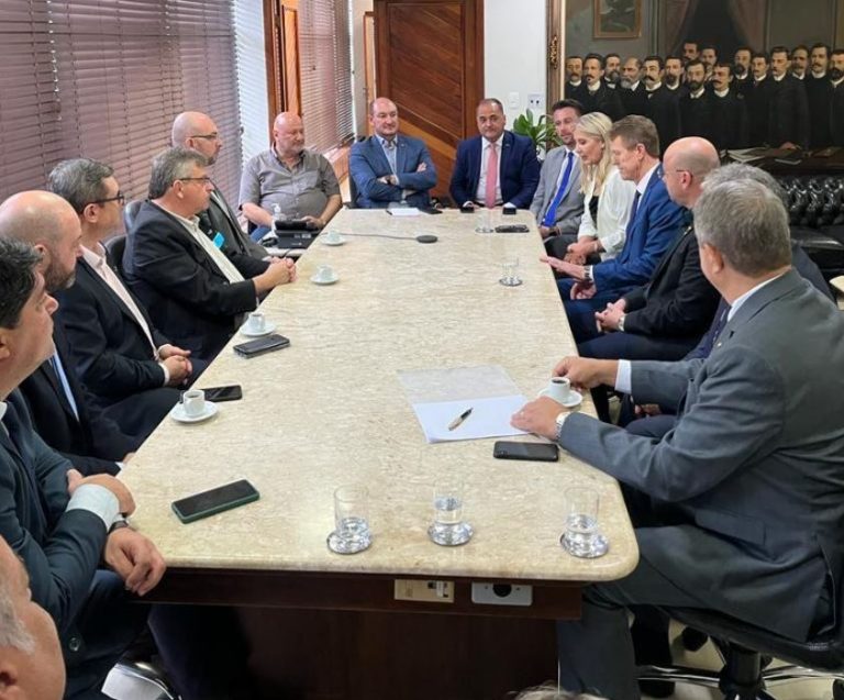 ACAFE visita ALESC para conversa sobre o Programa Faculdade Gratuita