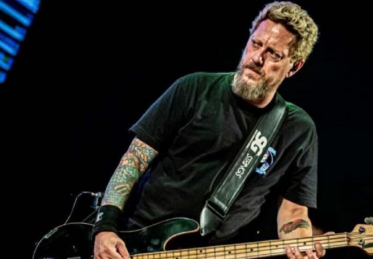 Canisso, baixista da banda Raimundos, morre aos 57 anos