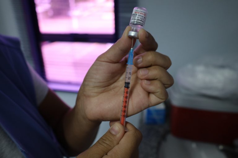 Pessoas com comorbidades entram para o grupo prioritário da vacina bivalente contra COVID