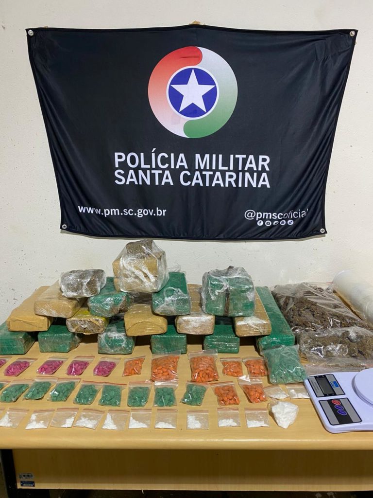 Passageiro de app é preso com grande quantidade de drogas