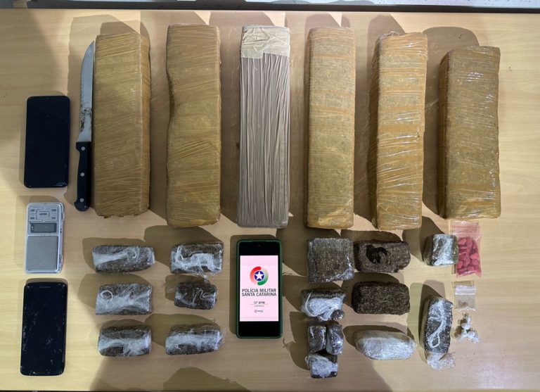 Homens são presos com mais de 5kg de maconha no Centro de Camboriú